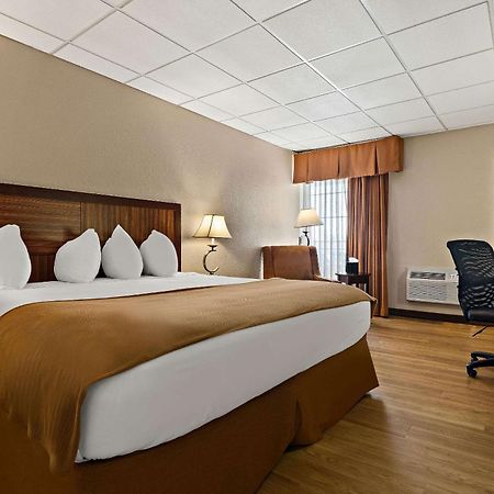 Rodeway Inn McPherson 外观 照片