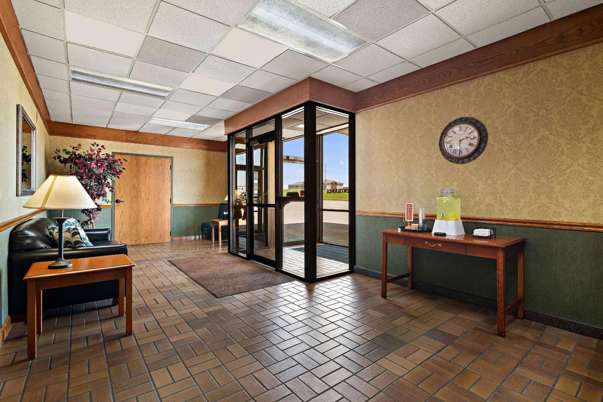 Rodeway Inn McPherson 外观 照片