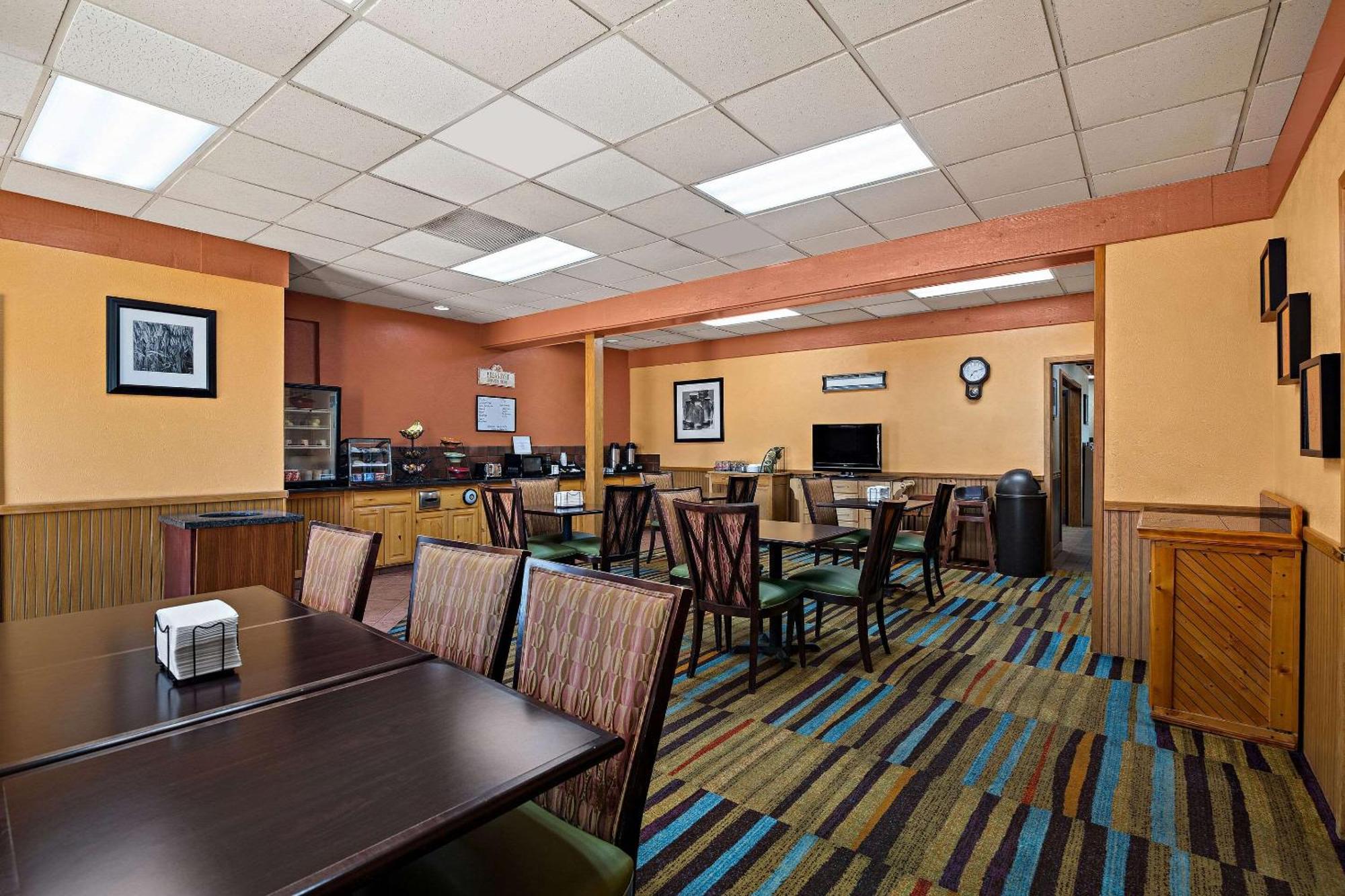 Rodeway Inn McPherson 外观 照片
