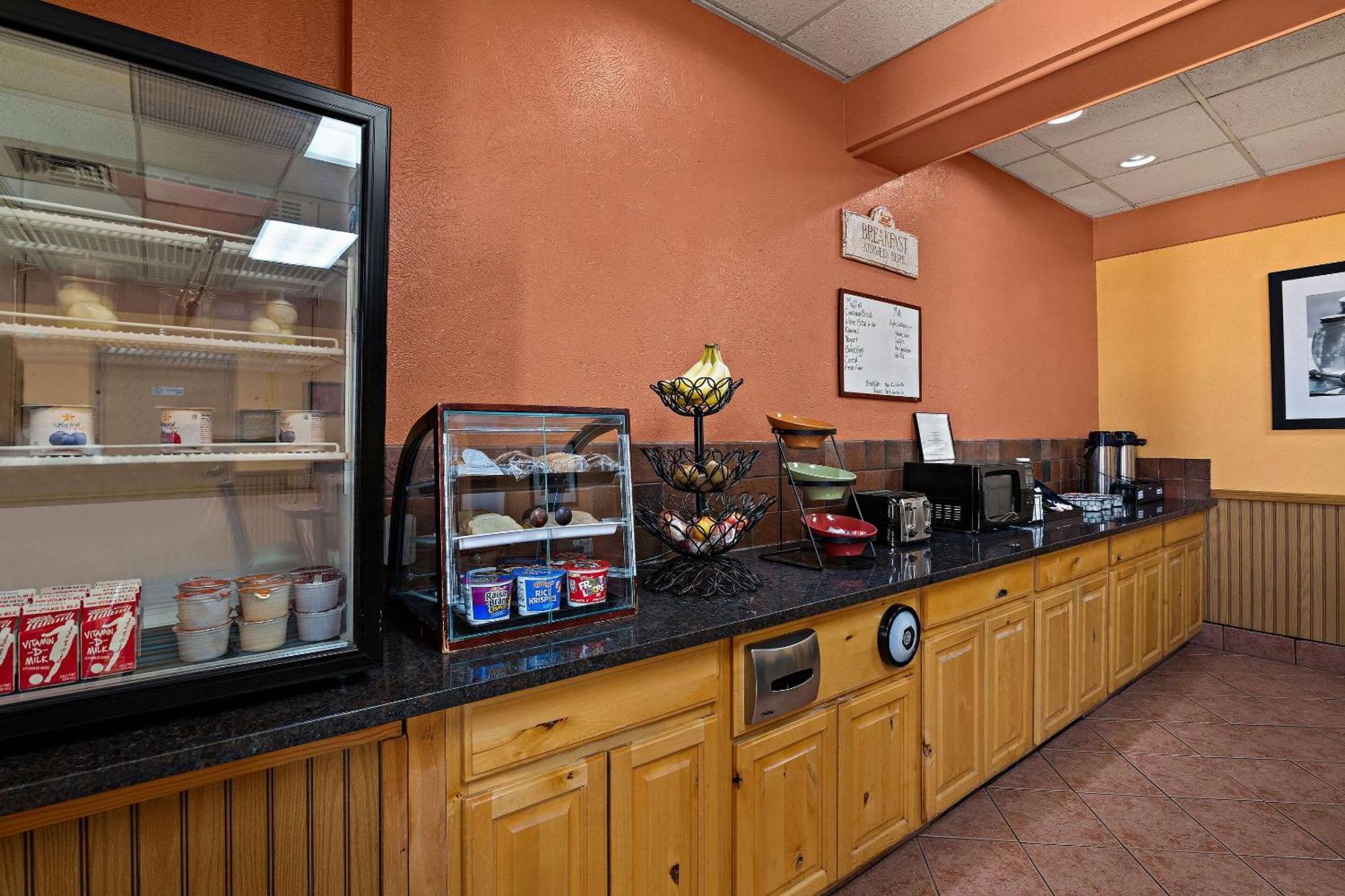 Rodeway Inn McPherson 外观 照片