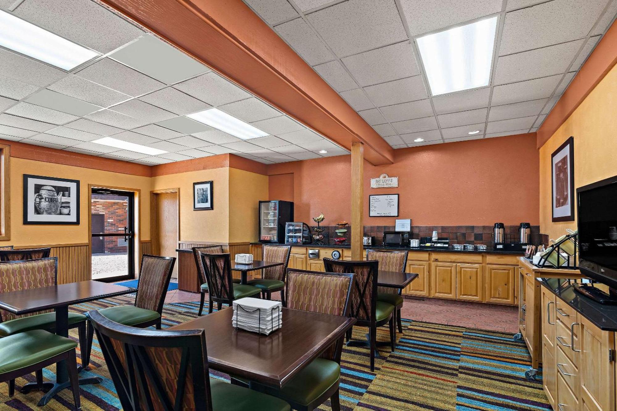 Rodeway Inn McPherson 外观 照片